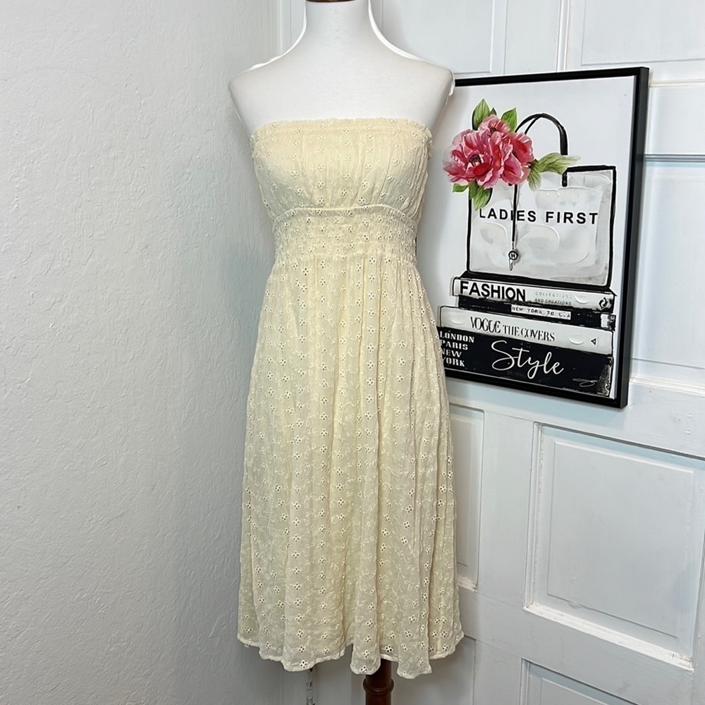 DVF Cream Strapless. Knee Length Eyelet Dress Size 8